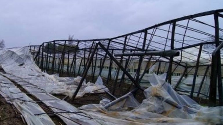 Ιεράπετρα: Ο ανεμοστρόβιλος «χτύπησε» τα θερμοκήπια