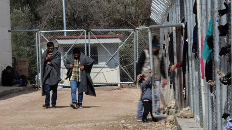 Άθλιες συνθήκες στα νησιά για τους πρόσφυγες
