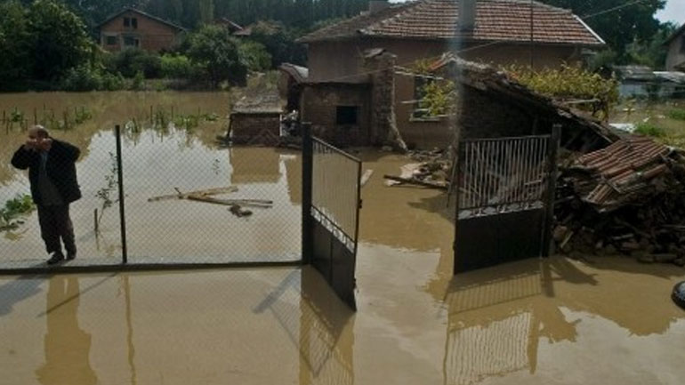Τρεις νεκροί και ένας αγνοούμενος από τα έντονα καιρικά φαινόμενα στη Βουλγαρία