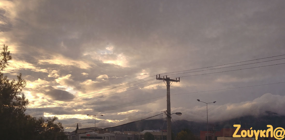 Τα σύννεφα καλύπτουν την Πάρνηθα