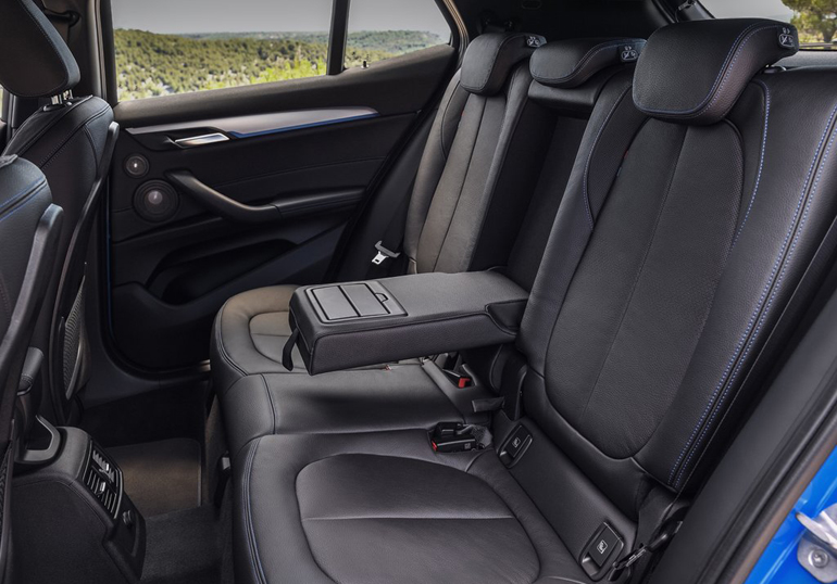 Η πίσω σειρά καθισμάτων