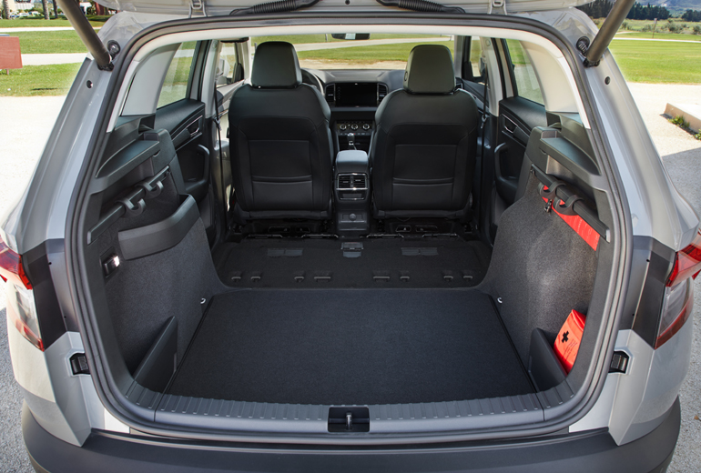 H πρακτικότητα και η λειτουργικότητα του εσωτερικου ενισχύονται από την κορυφαία τεχνολογία και από τον μελετημένο εξοπλισμό 