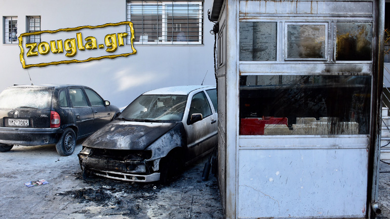 Κουκουλοφόροι επιτέθηκαν με μολότοφ στο Αστυνομικό Τμήμα Πεύκης