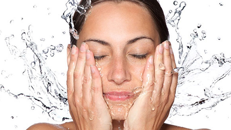 Τα πιο συχνά λάθη που κάνουμε με το πλύσιμο του προσώπου μας