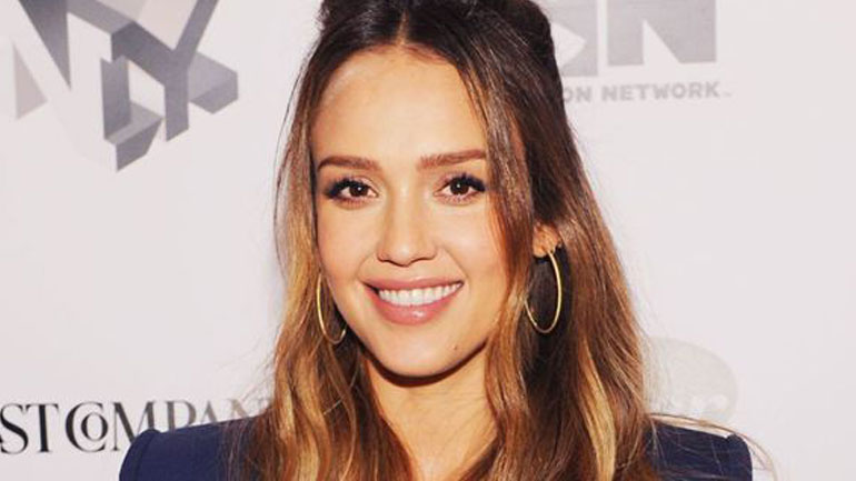 Jessica Alba: Έτσι αποκάλυψε το φύλο του μωρού που περιμένει!