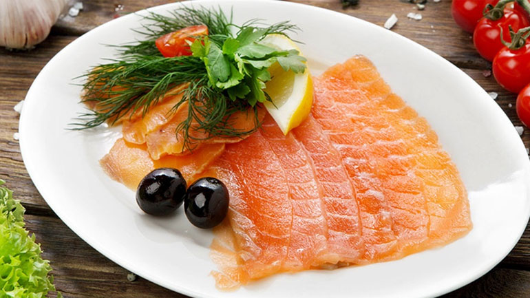 Ο σολομός ιχθυοτροφείου έχει λιγότερα ωμέγα-3 λιπαρά!