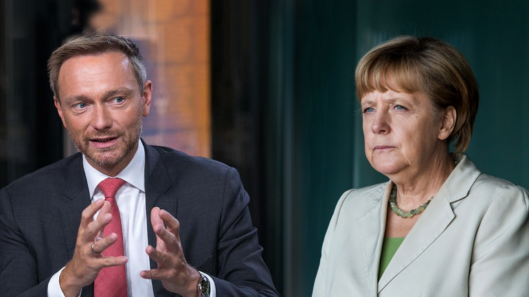 Η Ελλάδα τούς διχάζει