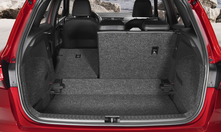 Με 400 λίτρα χωρητικότητας το πορτμπαγκάζ ικανοποιεί τις ανάγκες τεσσάρων επιβατών