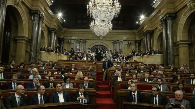 Καταλονία: Το Λαϊκό, το Σοσιαλιστικό και το κόμμα των Πολιτών αποχώρησαν από τη συνεδρίαση της Βουλής