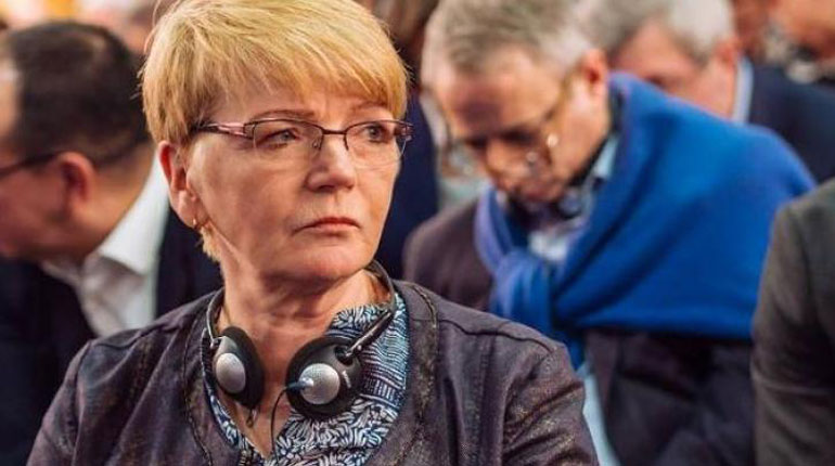 «Μου φαίνεται προβληματικό το γεγονός ότι κανείς δεν εκπέμπει μηνύματα αλλαγής για την πολιτική απέναντι στην Ελλάδα», δηλώνει η αριστερή ευρωβουλευτής Γκάμπι Τσίμερ