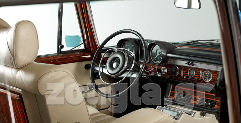 Το εσωτερικό μαρτυρά την κατάσταση στην οποία βρίσκεται το αυτοκίνητο