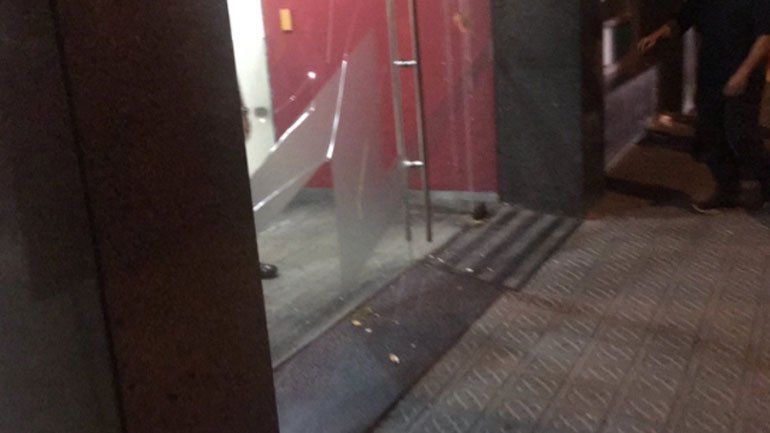 Διαδηλωτές υπέρ της ενότητας της Ισπανίας επιτέθηκαν στα γραφεία του Catalunya Ràdio