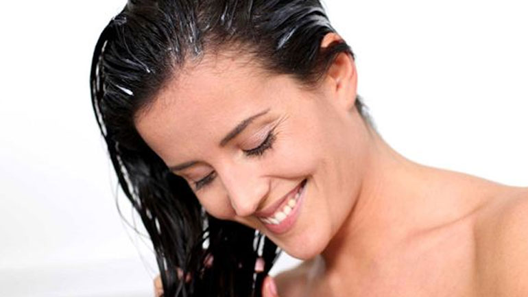 Πώς να χρησιμοποιείτε σωστά το conditioner των μαλλιών σας