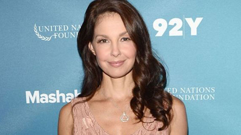 Η Ashley Judd τιμήθηκε σε γυναικείο gala για τις αποκαλύψεις κατά του Harvey Weinstein