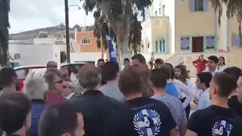 Υπ. Παιδείας: «Η Χρυσή Αυγή περιφρονεί την ηρωική αντίσταση της πατρίδας στο ναζισμό»