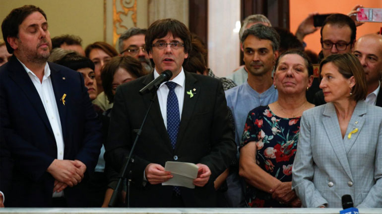 Ισπανία – Καταλονία: Ο Πουτζντεμόν καλεί σε «δημοκρατική αντίσταση»