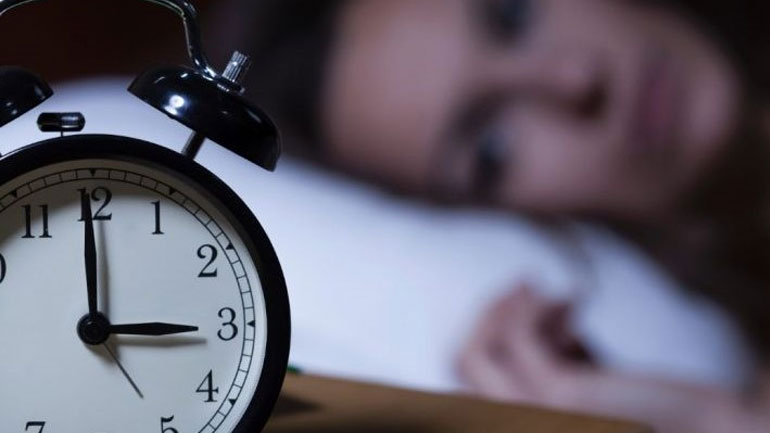 Η αλλαγή ώρας «παίζει» με τον ύπνο μας