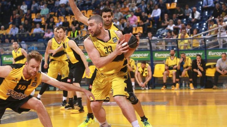 Έμεινε ελεύθερος και οδεύει προς ΑΕΚ ο Καββαδάς