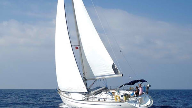 Συναγερμός για ακυβέρνητο σκάφος ανοιχτά της Κρήτης – Αεροδιακομιδή για έναν άνδρα