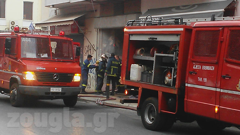 Φωτιά σε πολυκατοικία στη Λιοσίων