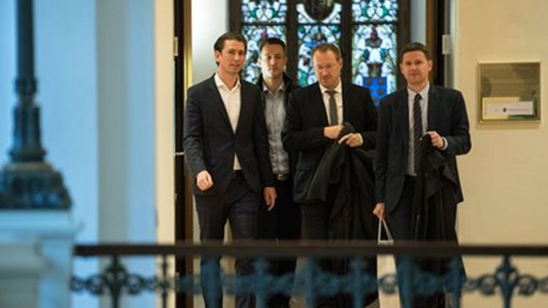 Με στόχο την ορκωμοσία πριν τα Χριστούγεννα ξεκίνησαν οι διαπραγματεύσεις σχηματισμού της αυστριακής κυβέρνησης