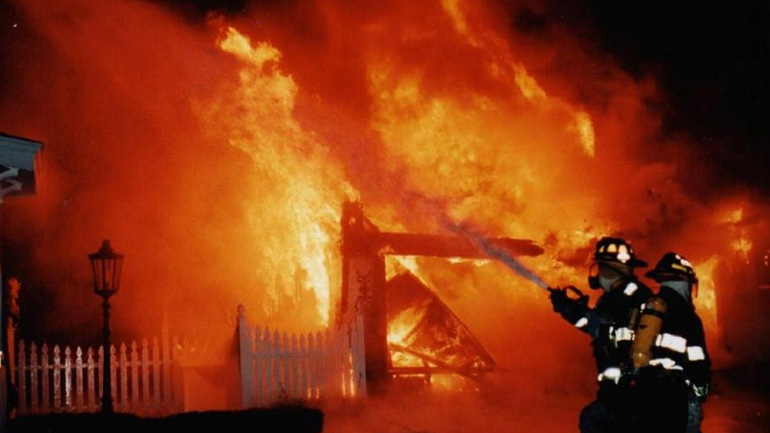Στις φλόγες σπίτι στη Λάρισα