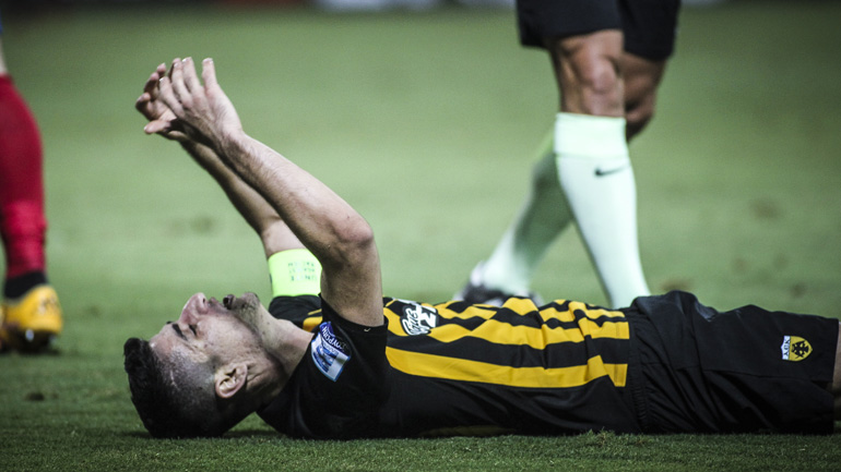 AEK: Ρήξη χιαστών ο Μάνταλος – Τουλάχιστον έξι μήνες εκτός δράσης