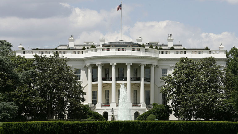 Αγωνία επικρατεί στην Ουάσινγκτον για το ενδεχόμενο συλλήψεων πρώην συνεργατών του Τραμπ