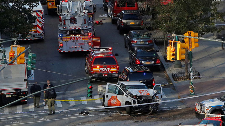 Ένας 29χρονος οπλισμένος με δύο όπλα ήταν ο δράστης της επίθεσης στο Μανχάταν