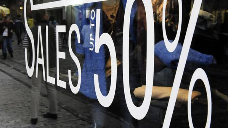 Αλλαγές ανακοίνωσαν οι έμποροι για τις ενδιάμεσες εκπτώσεις