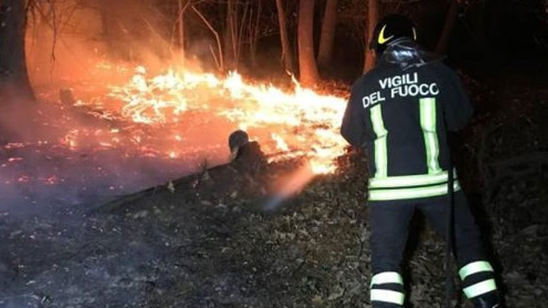 Εκτεταμένες πυρκαγιές στη βόρεια Ιταλία