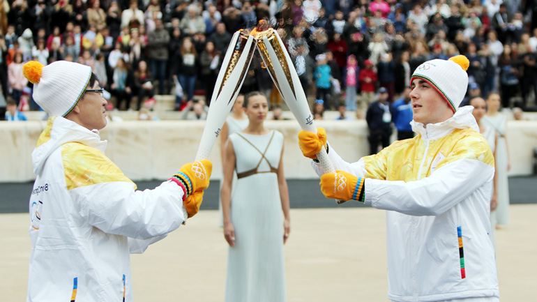 H ΕΟΕ έδωσε τη Φλόγα στους Νοτιοκορεάτες