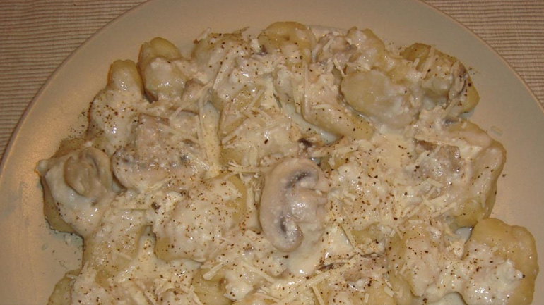 Νιόκι στον φούρνο με ζαμπόν