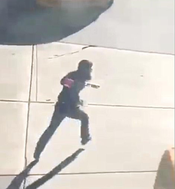 Φωτογραφίες του δράστη λίγο πριν και αμέσως μετά τη σύλληψη