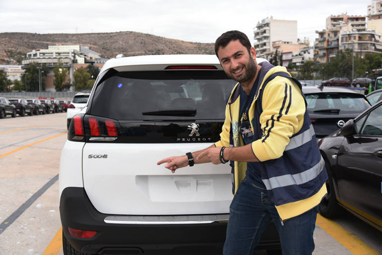 Με το Peugeot 5008 σίγουρα θα χαρούν όσοι ψάχνουν ένα μεγάλο SUV και μάλιστα 7θέσιο! Εμείς πάντως χαρήκαμε που βρήκαμε τα... πρώτα στο λιμάνι του Πειραιά!!!