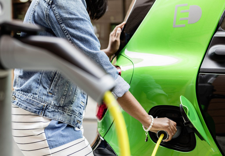 Η ώρα που τα αυτοκίνητα θα φορτίζουν με ρεύμα έφτασε