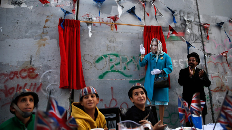 Παλαιστίνη: Ο Μπάνκσι οργάνωσε μια «τελετή συγγνώμης» για τη Διακήρυξη Μπάλφουρ