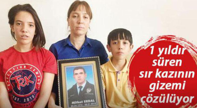 Η οικογένεια του νεκρού αστυνομικού ζητεί να ανοίξει ο φάκελος της υπόθεσης του. Ο εισαγγέλεας διαπίστωσε 'αυτοκτονία' σε θάνατο από σφαίρα στο σβέρκο... Ο ίδιος ο αστυνομικός, είχε προειδοποιήσει ότι δέχεται απειλές.