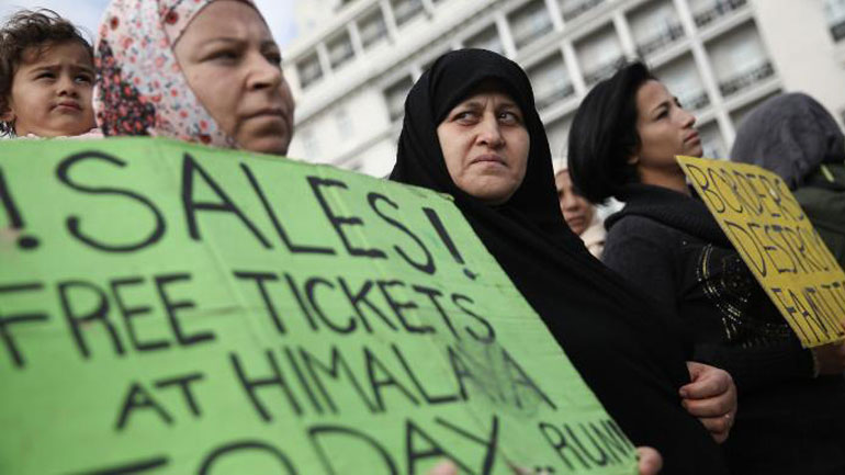 Πρόσφυγες απεργοί πείνας κατασκήνωσαν στην πλατεία Συντάγματος