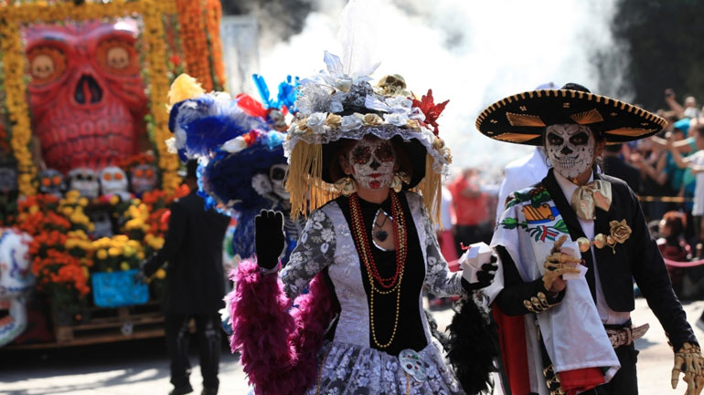 Μεξικό: Στον πολιτιστικό ανταγωνισμό με τις ΗΠΑ, η χώρα διατηρεί καλά τις παραδόσεις της