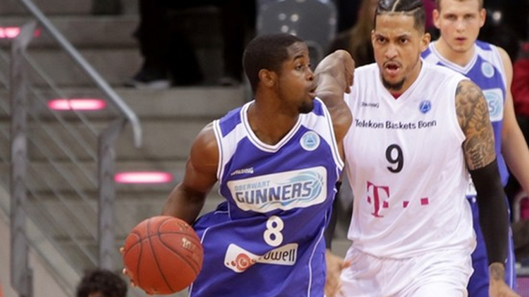 «Κυανέρυθρος» ο Κρις ΜακΝίλι