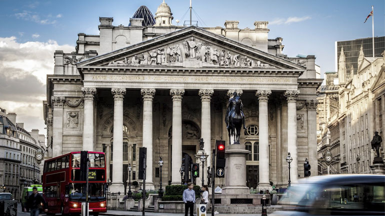 Βρετανία: Η Τράπεζα της Αγγλίας αύξησε τα επιτόκια για πρώτη φορά σε μία 10ετία