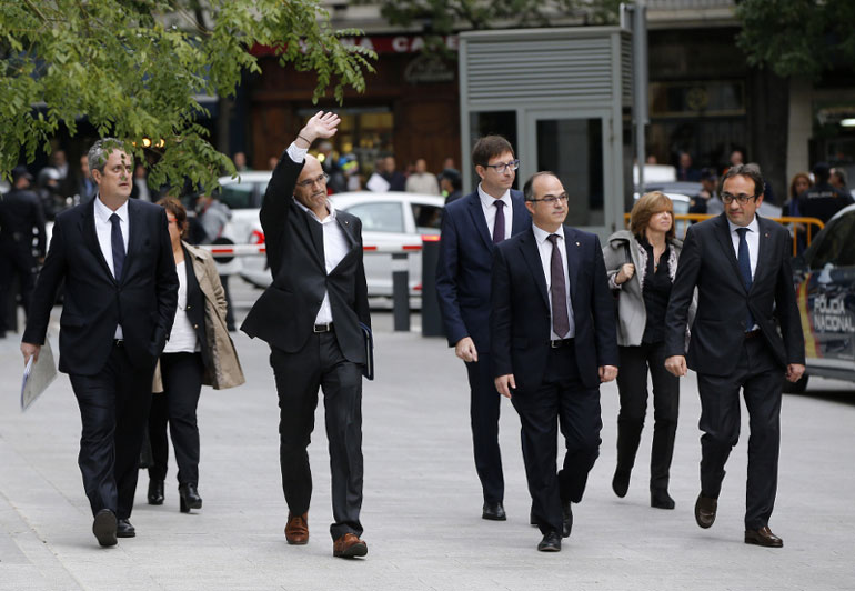  Φωτογραφία από τη στιγμή που οι υπουργοί φτάνουν στο δικαστήριο στη Μαδρίτη