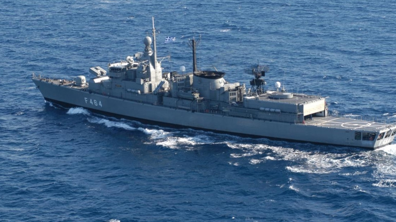 Προσάραξε στη νησίδα Αταλάντη η φρεγάτα «Κανάρης»