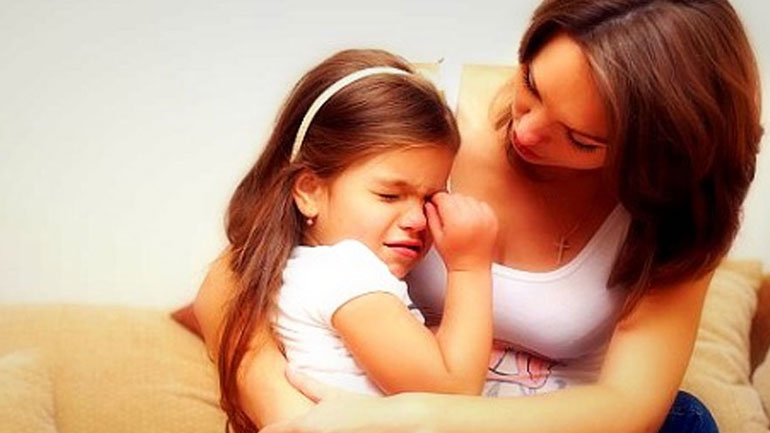 Καταθλιπτικά τα παιδιά που μεγαλώνουν σε ανάδοχες οικογένειες