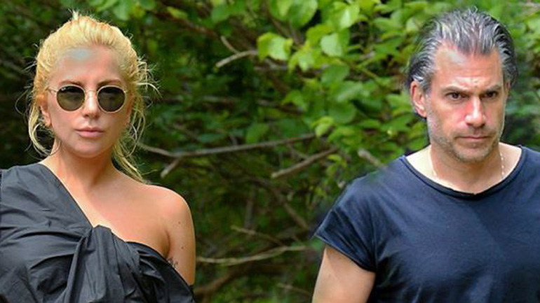 Η Lady Gaga αρραβωνιάστηκε με τον Christian Carino!