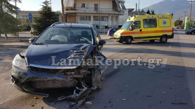 Τροχαίο στη Λαμία με ελαφρά τραυματίες δύο μαθήτριες