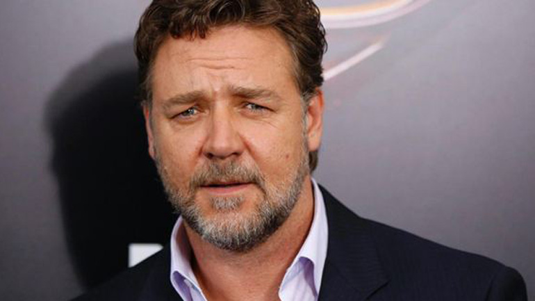Ο Russell Crowe προσφέρεται να φιλοξενήσει έξι αιτούντες άσυλο