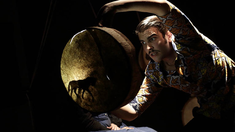 Ένα θέατρο σε ρόδες στο Φεστιβάλ κουκλοθεάτρου και παντομίμας