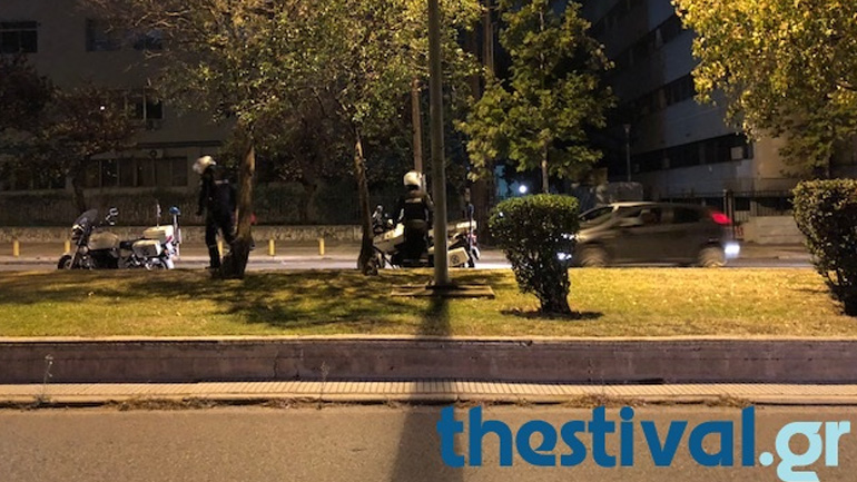 Θεσσαλονίκη: Άγνωστοι έριξαν μολότοφ σε λεωφορείο των ΜΑΤ